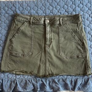 American Eagle Khaki Green Super Stretch Shorts